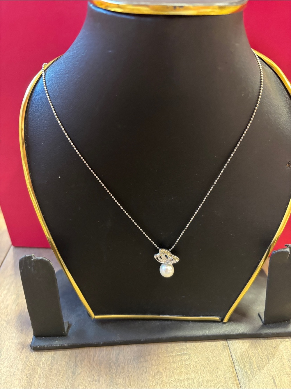 Delicate Pearl Pendant Necklace in Silver - Women Jewelry